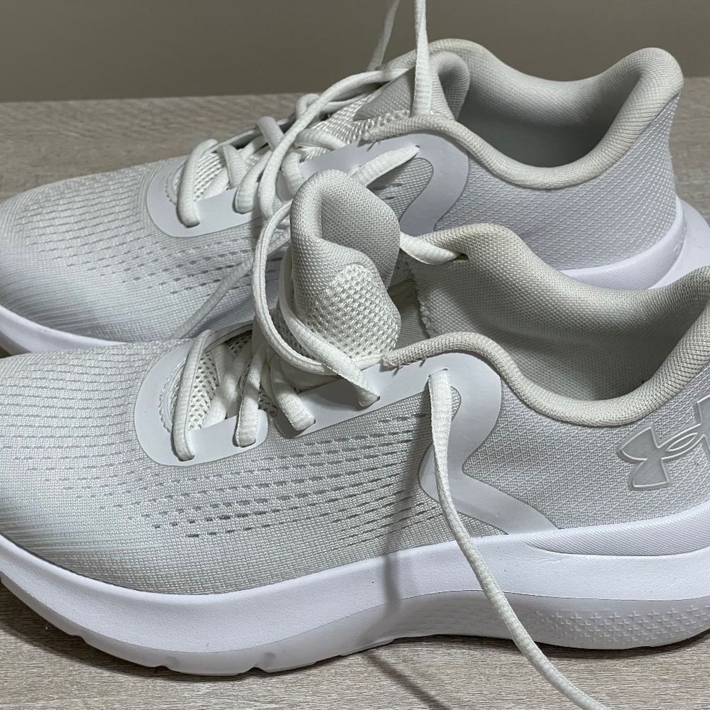 Under Armour Charged Sneaker